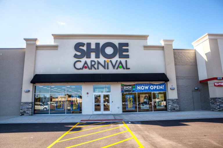 Glen Hollow Shopping Center – Shoe Carnival