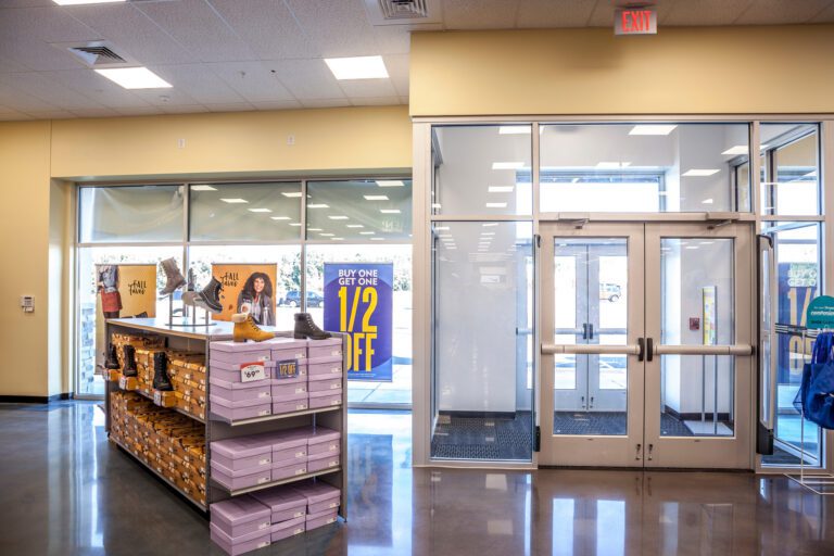 Glen Hollow Shopping Center – Shoe Carnival