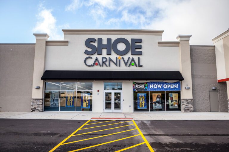 Glen Hollow Shopping Center – Shoe Carnival