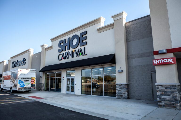 Glen Hollow Shopping Center – Shoe Carnival