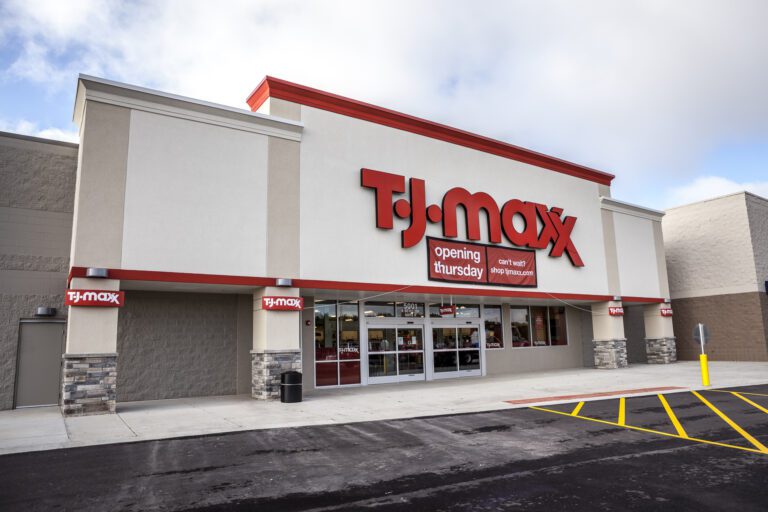 Glen Hollow Shopping Center – TJ MAXX